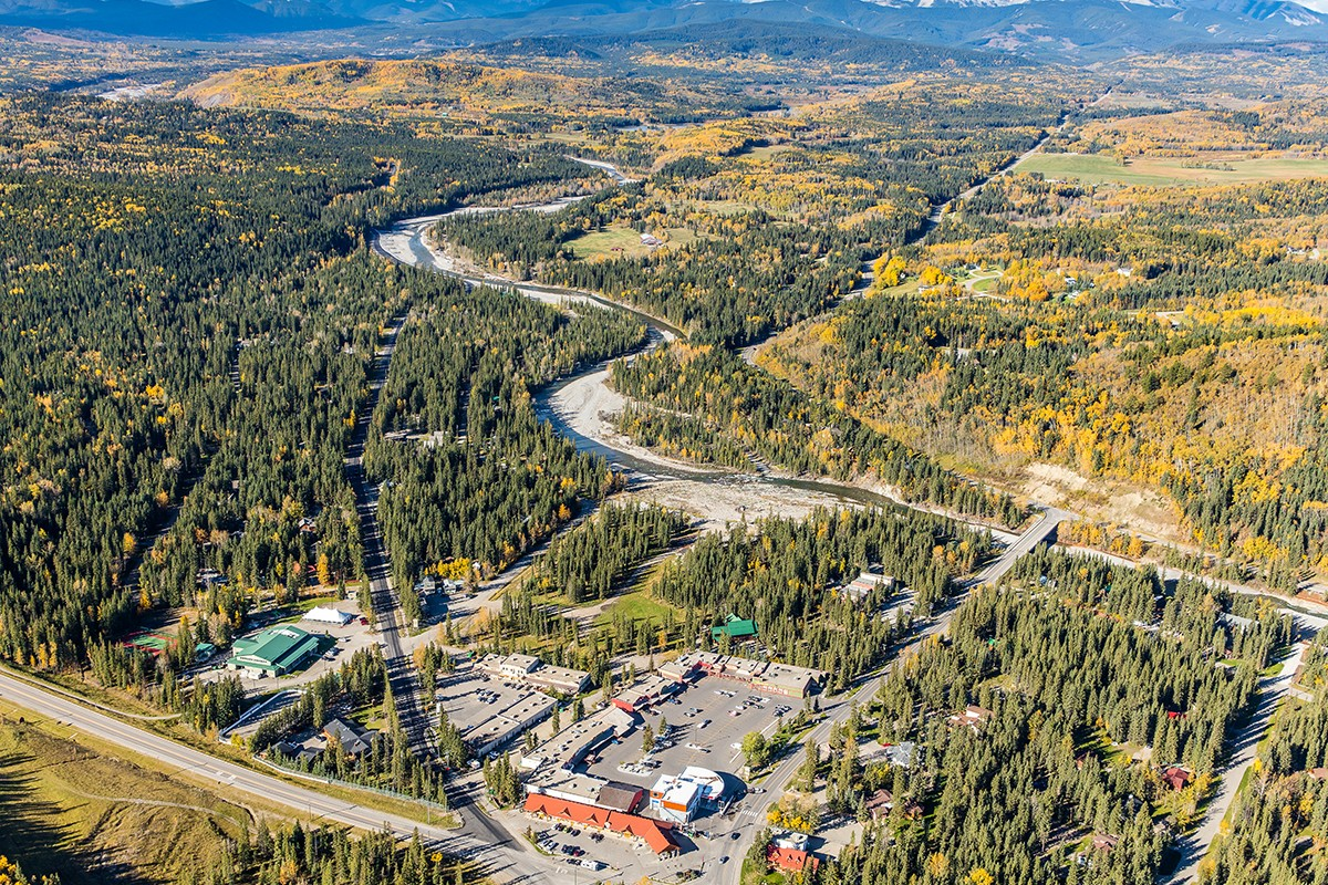 A picture of the town of Bragg Creek Alberta